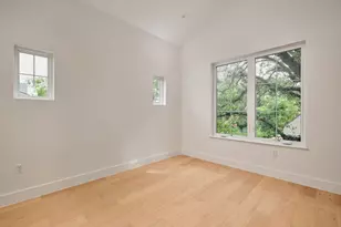 704 E 46th St, Austin, TX 78751 - Photo 35