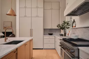 704 E 46th St, Austin, TX 78751 - Photo 9