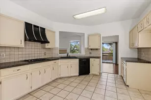 11101 Grapevine Ln, Austin, TX 78759 - Photo 15