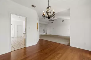 11101 Grapevine Ln, Austin, TX 78759 - Photo 11