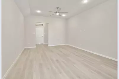 222 Hornet Street, Elgin, TX 78621 - Photo 5