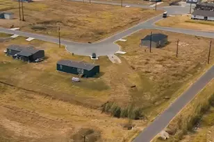 256 Castellana Wy, Elgin, TX 78621 - Photo 5