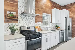 1218 Eleanor St, Austin, TX 78721 - Photo 11