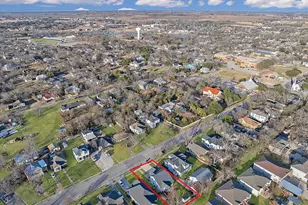 609A W 7th St, Taylor, TX 76574 - Photo 35