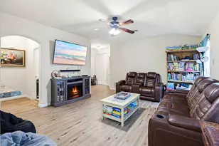 138 Talon Dr, Luling, TX 78648 - Photo 5