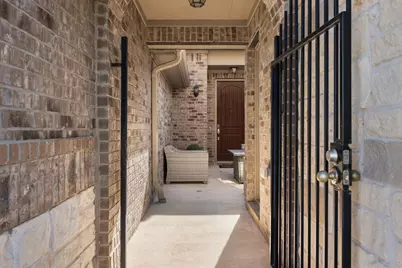 105 W Highfield Street, Hutto, TX 78634 - Photo 3