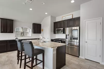 105 W Highfield Street, Hutto, TX 78634 - Photo 5