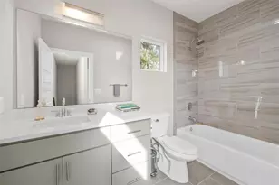 1100 Saucedo St, Austin, TX 78721 - Photo 17