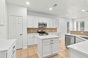 21008 Hallbrook Ln, Pflugerville, TX 78660 - Photo 11