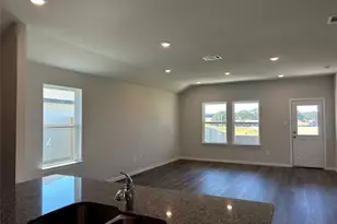 313 Doss Dr, Rockdale, TX 76567 - Photo 5