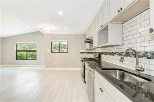 1702 New York Ave, Austin, TX 78702 - Photo 9