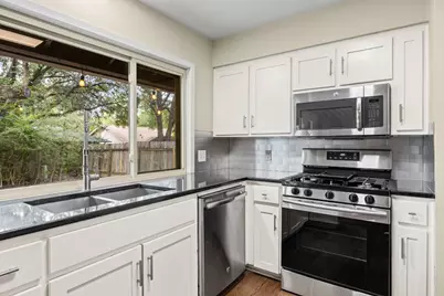 9215 Hunters Trace E, Austin, TX 78758 - Photo 9