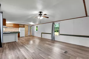 133 Pine Valley Loop, Smithville, TX 78957 - Photo 5