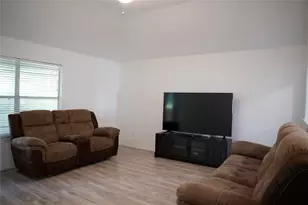 9305 Pioneer Forest Dr, Austin, TX 78744 - Photo 17