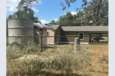 2238 Flash Circle, Luling, TX 78648 - Photo 3