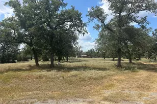 2238 Flash Cir, Luling, TX 78648 - Photo 11
