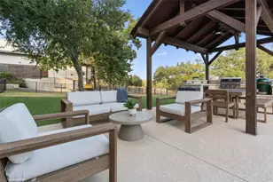 1008 Eagle Point Dr, Georgetown, TX 78628 - Photo 31