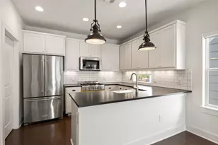 1008 Muse Ln, Austin, TX 78702 - Photo 3