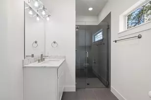 1008 Muse Ln, Austin, TX 78702 - Photo 11