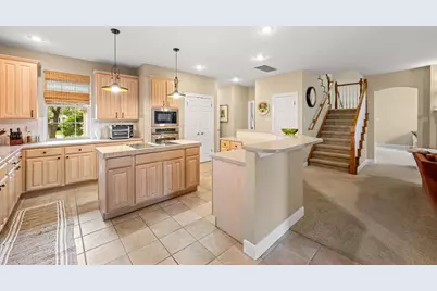 10417 Peonia Court, Austin, TX 78733 - Photo 9