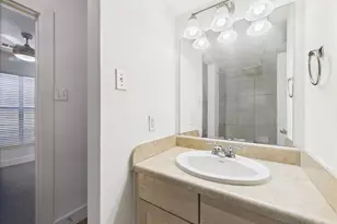 711 W 32nd St, Austin, TX 78705 - Photo 25