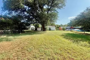 1133 N Avenue C, Elgin, TX 78621 - Photo 19