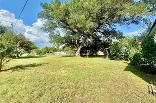 1133 N Avenue C, Elgin, TX 78621 - Photo 13