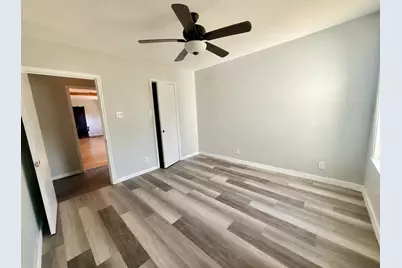 1133 N Avenue C, Elgin, TX 78621 - Photo 13