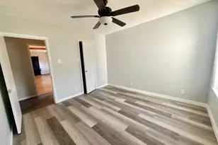 1133 N Avenue C, Elgin, TX 78621 - Photo 13