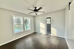 1133 N Avenue C, Elgin, TX 78621 - Photo 1
