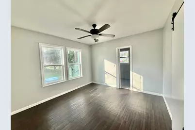 1133 N Avenue C, Elgin, TX 78621 - Photo 5