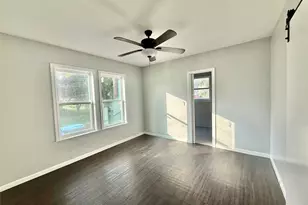 1133 N Avenue C, Elgin, TX 78621 - Photo 5
