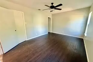 1133 N Avenue C, Elgin, TX 78621 - Photo 11