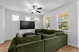 7106 Silver Star Ln, Austin, TX 78744 - Photo 9