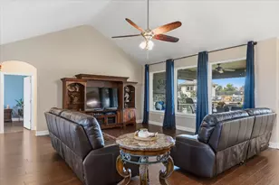 104 W Vienna Dr, Hutto, TX 78634 - Photo 13