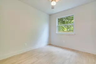 11207 Sage Hollow Dr, Austin, TX 78758 - Photo 17