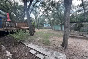 134 E Hillcrest Dr, San Marcos, TX 78666 - Photo 9