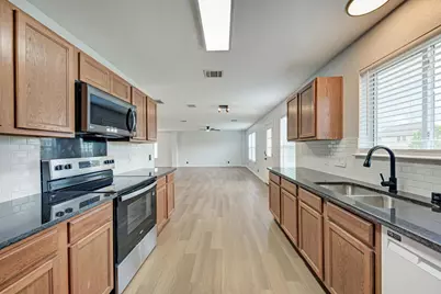 125 Holland Street, Hutto, TX 78634 - Photo 21