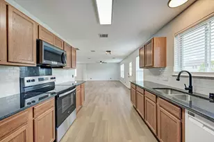 125 Holland St, Hutto, TX 78634 - Photo 21