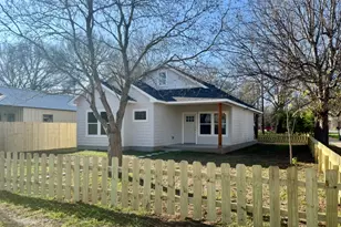 400 Washington St, Smithville, TX 78957 - Photo 1