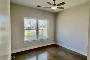 400 Washington St, Smithville, TX 78957 - Photo 11