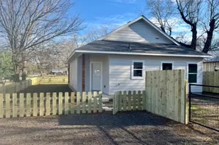 400 Washington St, Smithville, TX 78957 - Photo 3