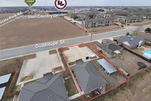 1020 S Guadalupe St, Lockhart, TX 78644 - Photo 1