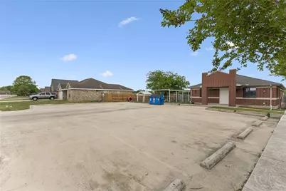 1020 S Guadalupe Street, Lockhart, TX 78644 - Photo 3
