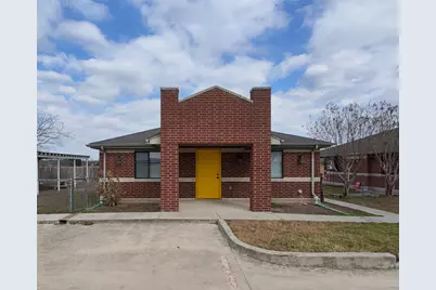 1020 S Guadalupe Street, Lockhart, TX 78644 - Photo 3