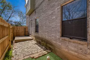 1221 W Hopkins St, San Marcos, TX 78666 - Photo 11