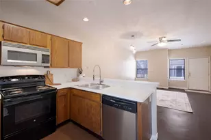 1221 W Hopkins St, San Marcos, TX 78666 - Photo 5