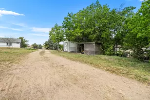 33 Valley View Dr, Round Rock, TX 78664 - Photo 3