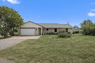 33 Valley View Dr, Round Rock, TX 78664 - Photo 1