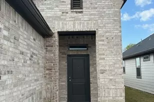 127 Tolo Dr, Elgin, TX 78621 - Photo 3